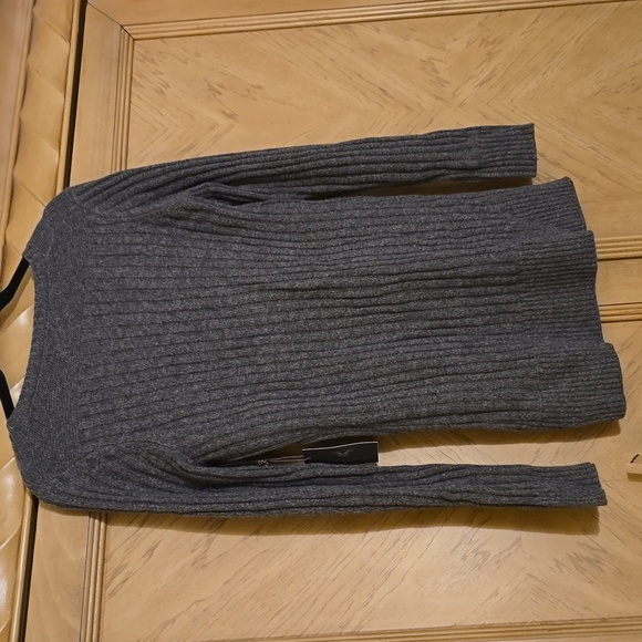 Todd & Duncan Cashmere Sweater. Color Grey. Size Medium. - Picture 8 of 9